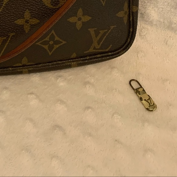 Louis Vuitton monogram pochette - Picture 11 of 11